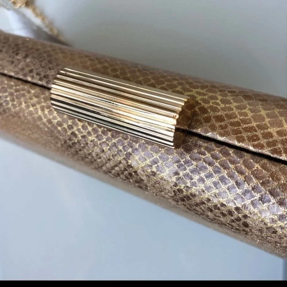 Jessica McClintock Gold Metallic Reptile‎ Chain Strap Clutch Shoulder Bag